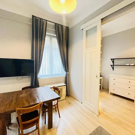Akacfa Apartment